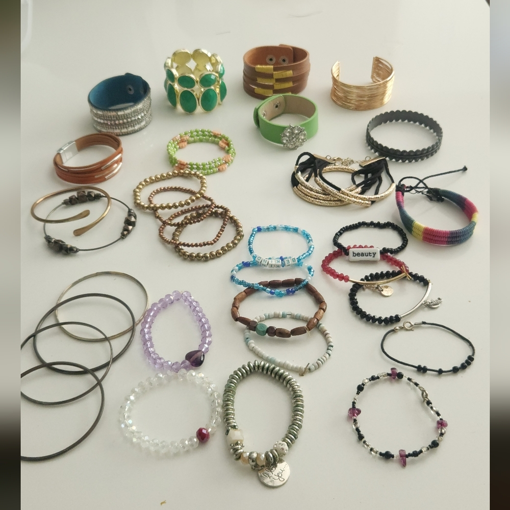 32 Bracelets, stretch bracelets
